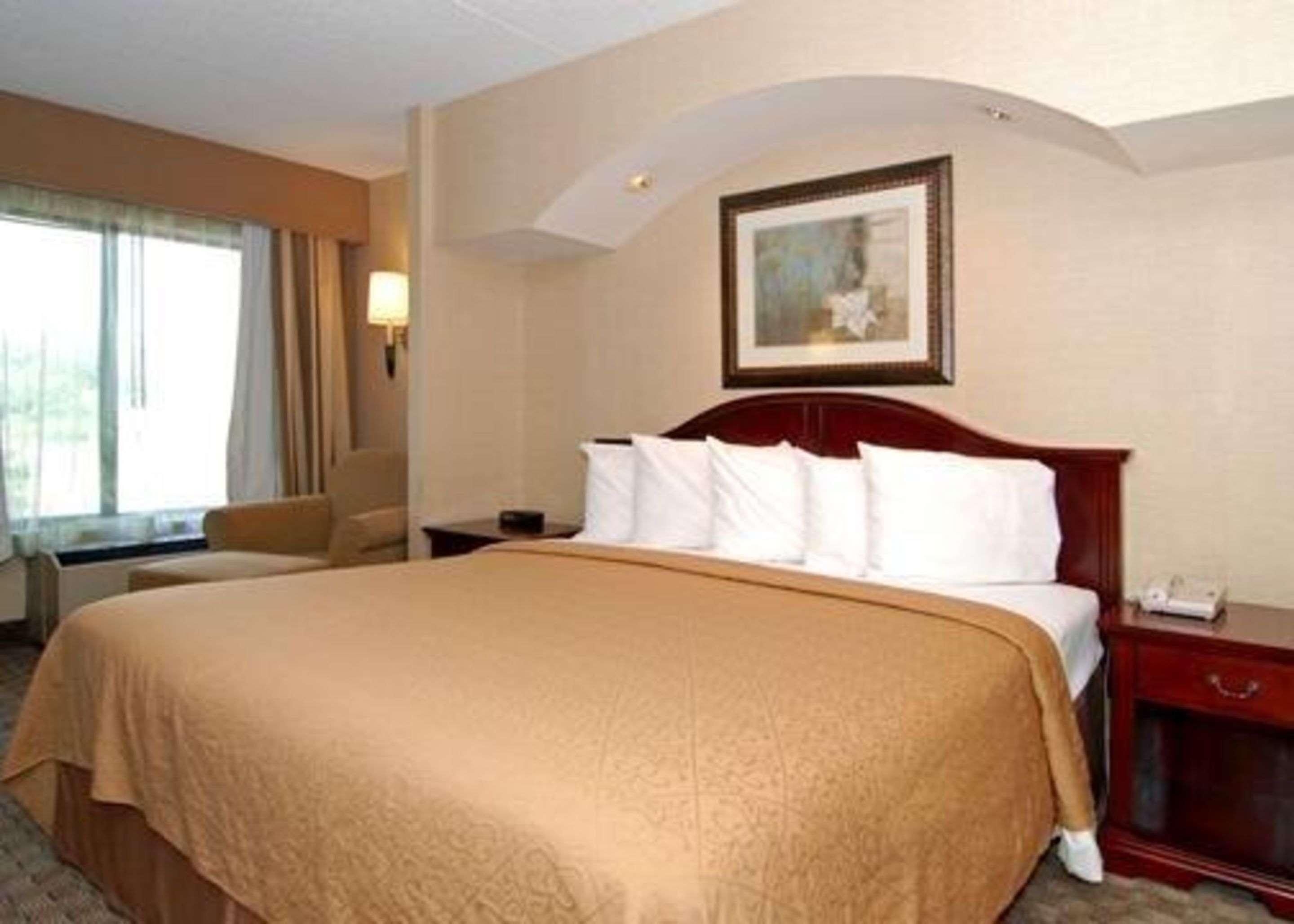 Quality Inn&Suites Bensalem Zimmer foto