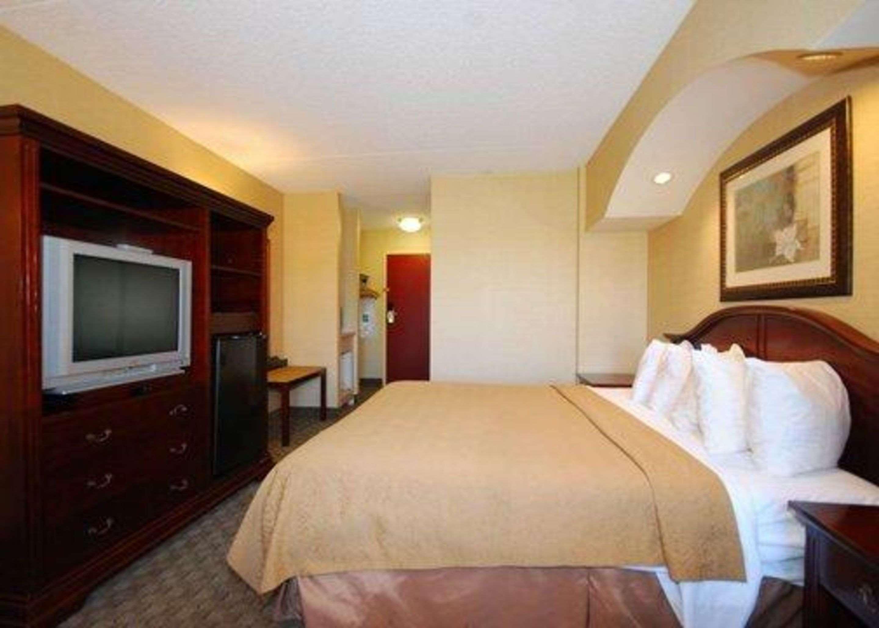 Quality Inn&Suites Bensalem Exterior foto