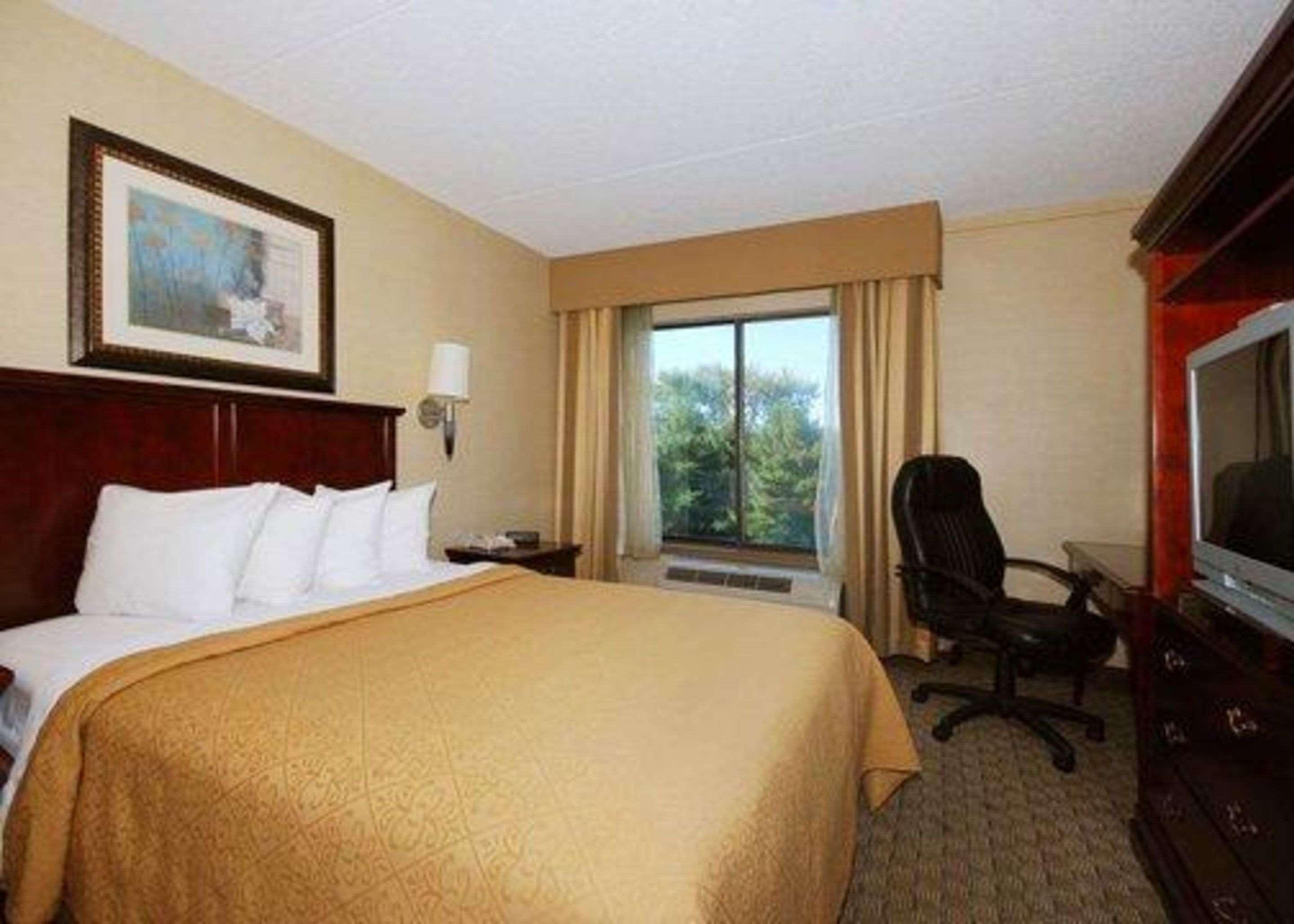 Quality Inn&Suites Bensalem Exterior foto