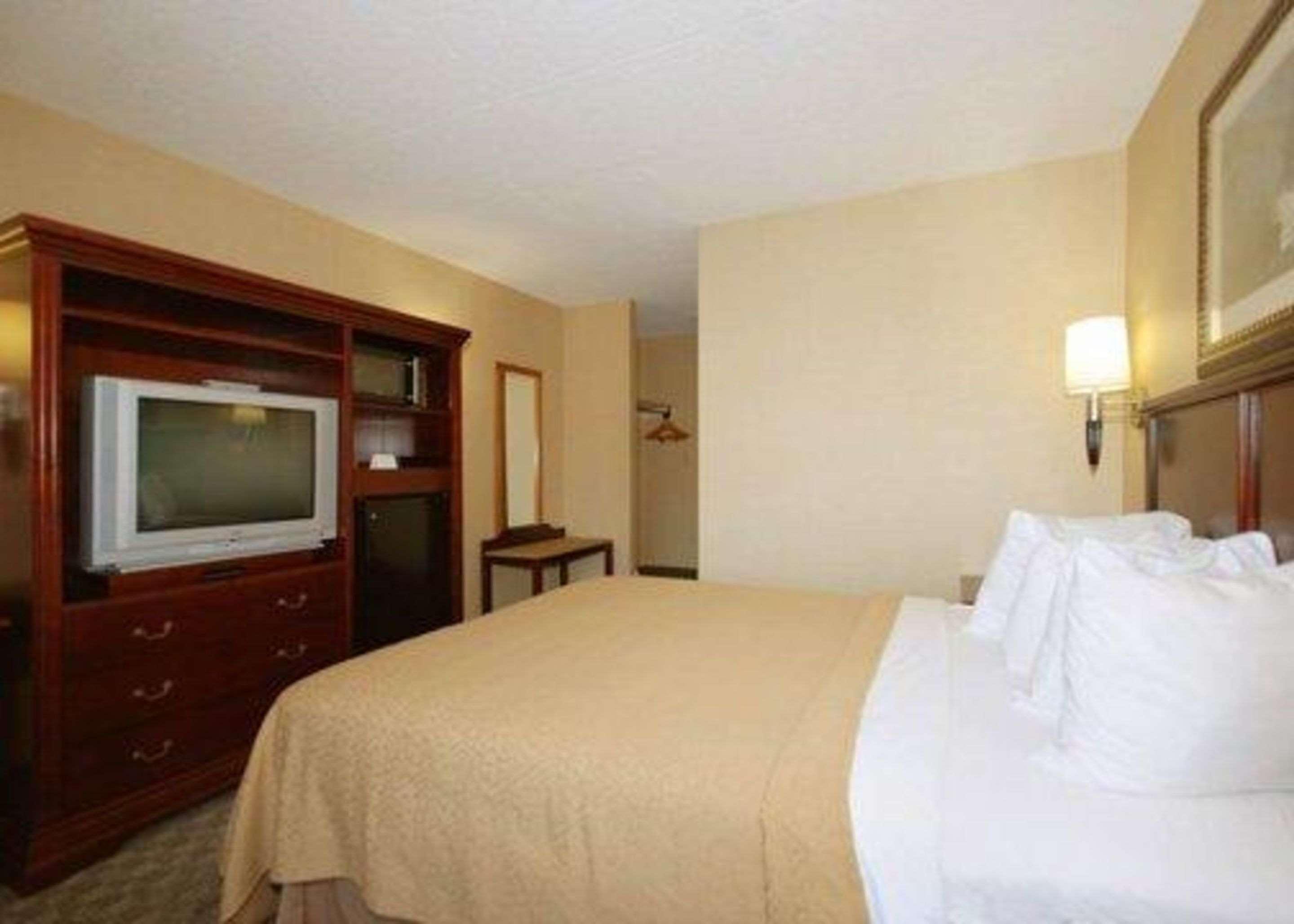 Quality Inn&Suites Bensalem Exterior foto