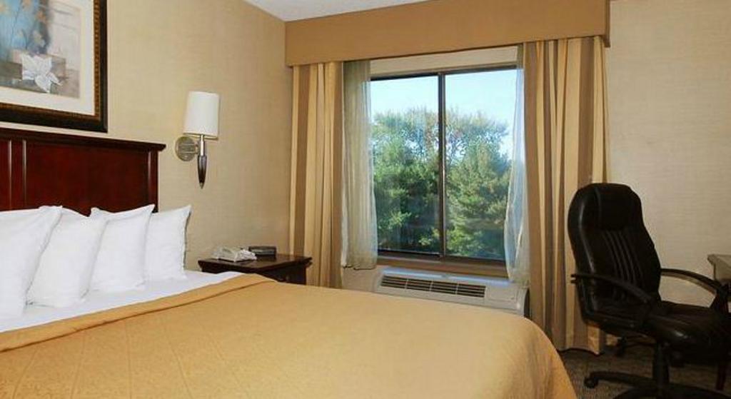 Quality Inn&Suites Bensalem Exterior foto