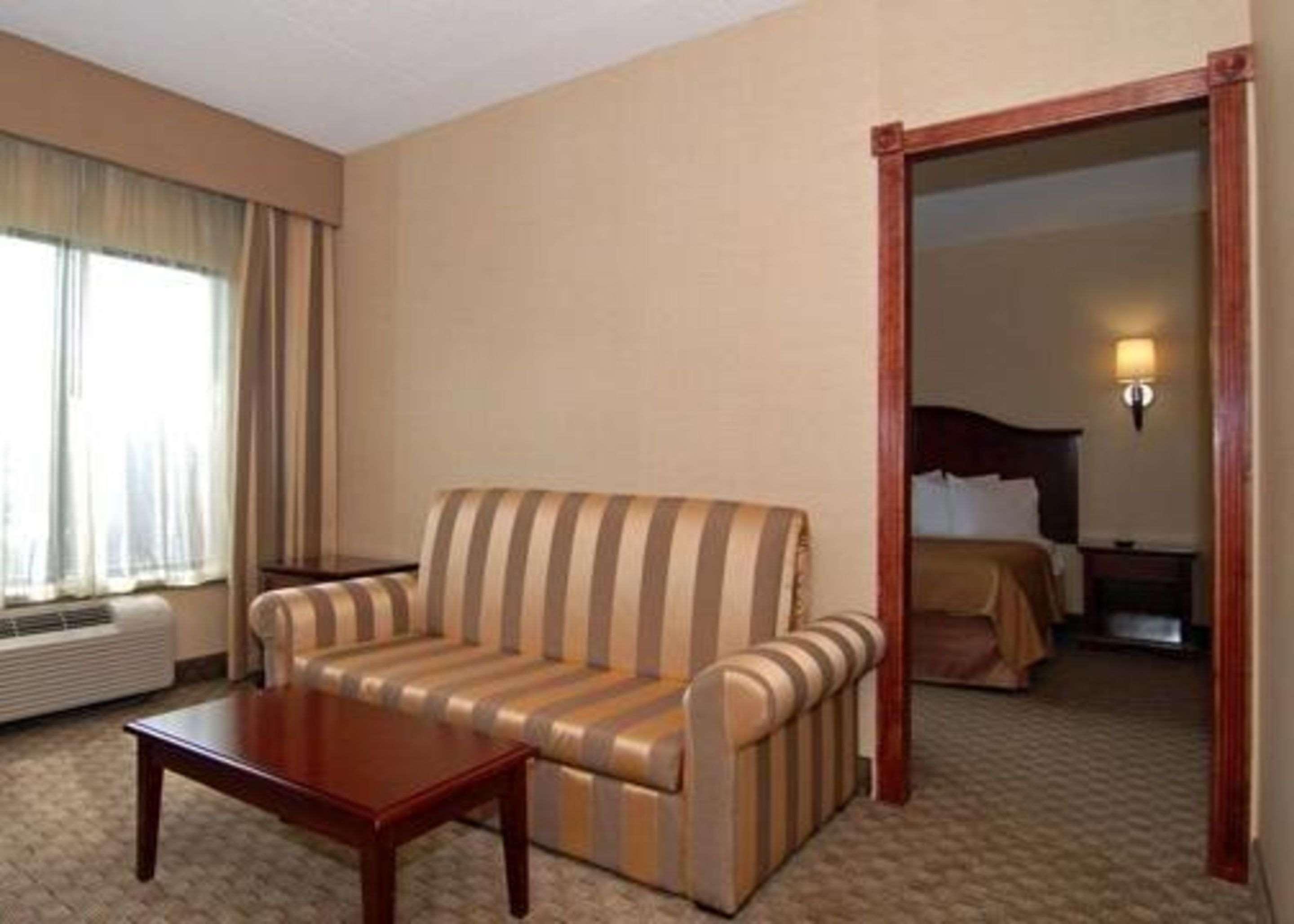 Quality Inn&Suites Bensalem Zimmer foto