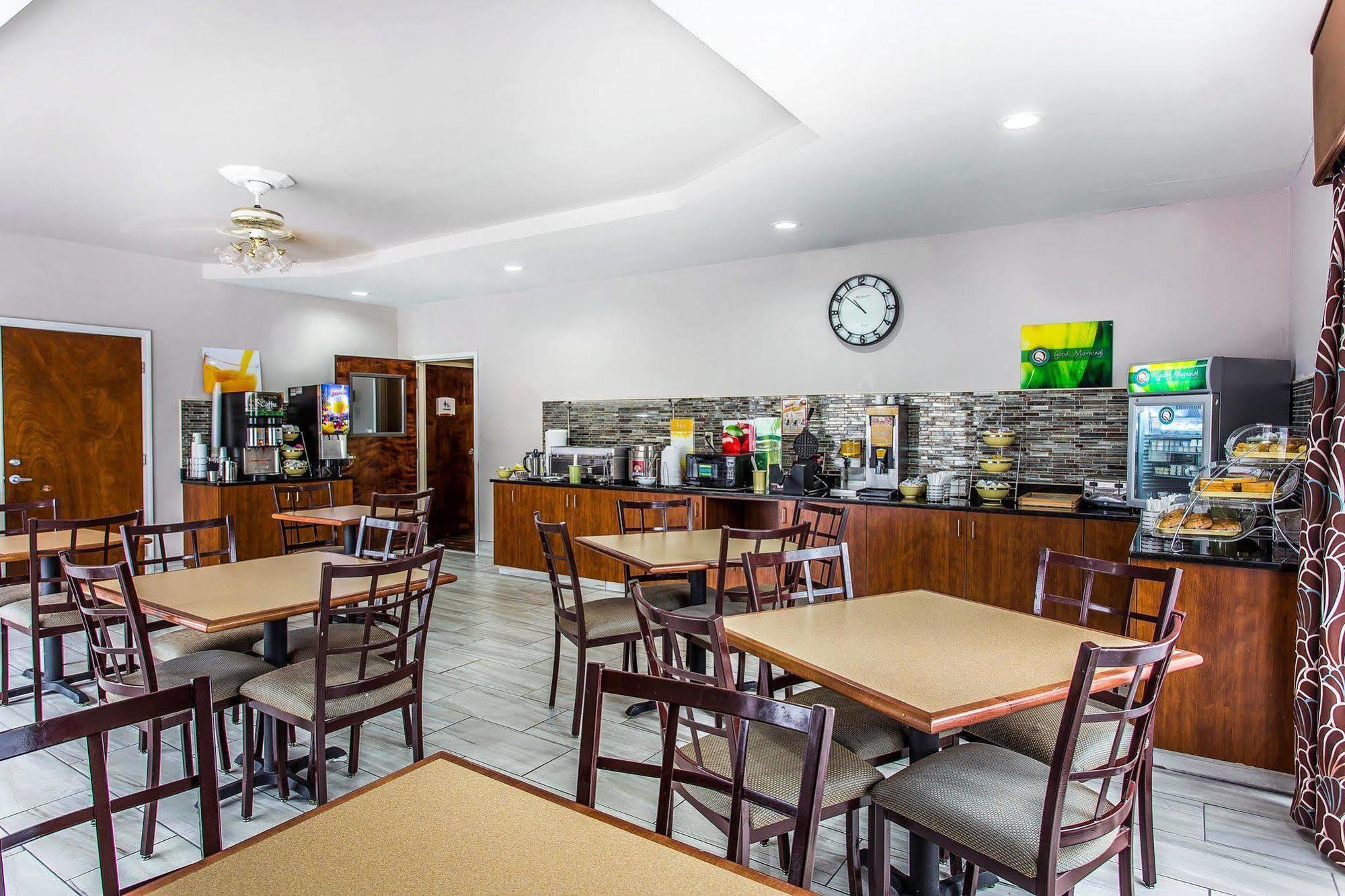Quality Inn&Suites Bensalem Exterior foto