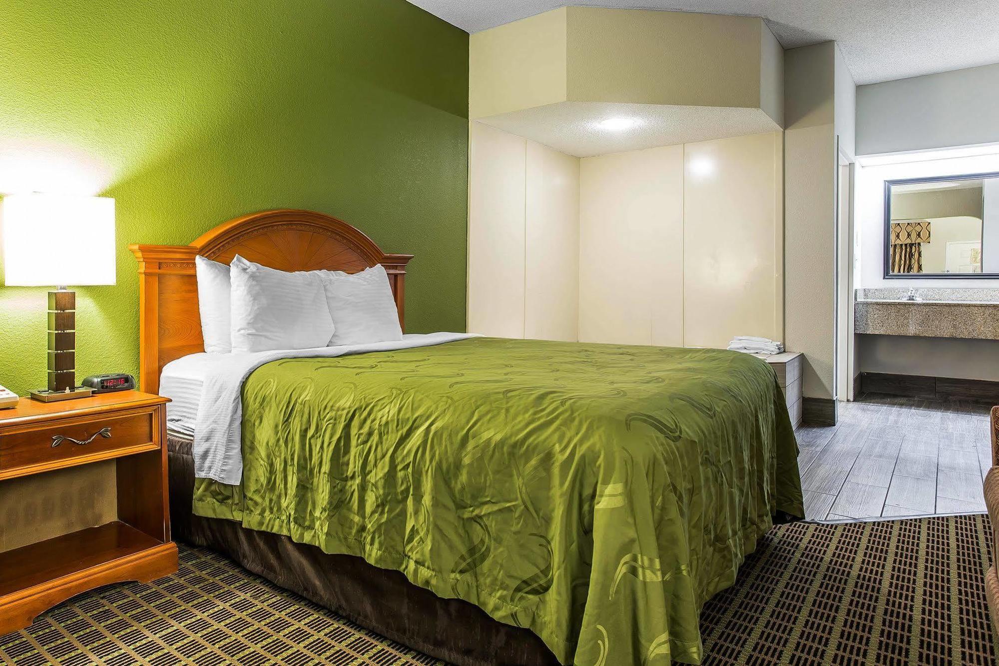 Quality Inn&Suites Bensalem Exterior foto