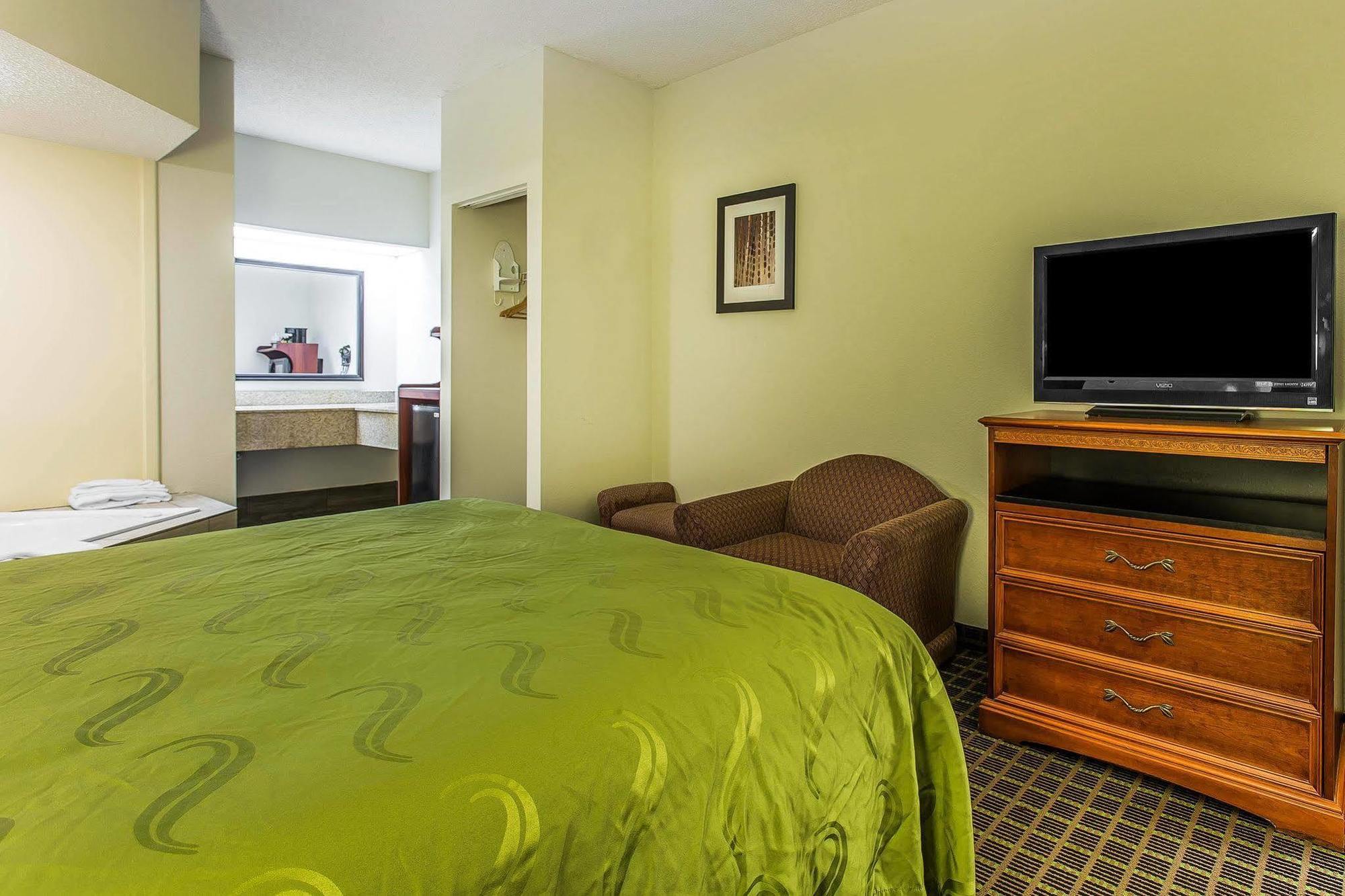 Quality Inn&Suites Bensalem Exterior foto
