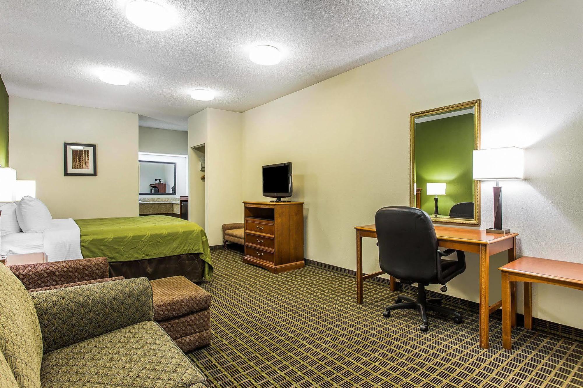 Quality Inn&Suites Bensalem Exterior foto