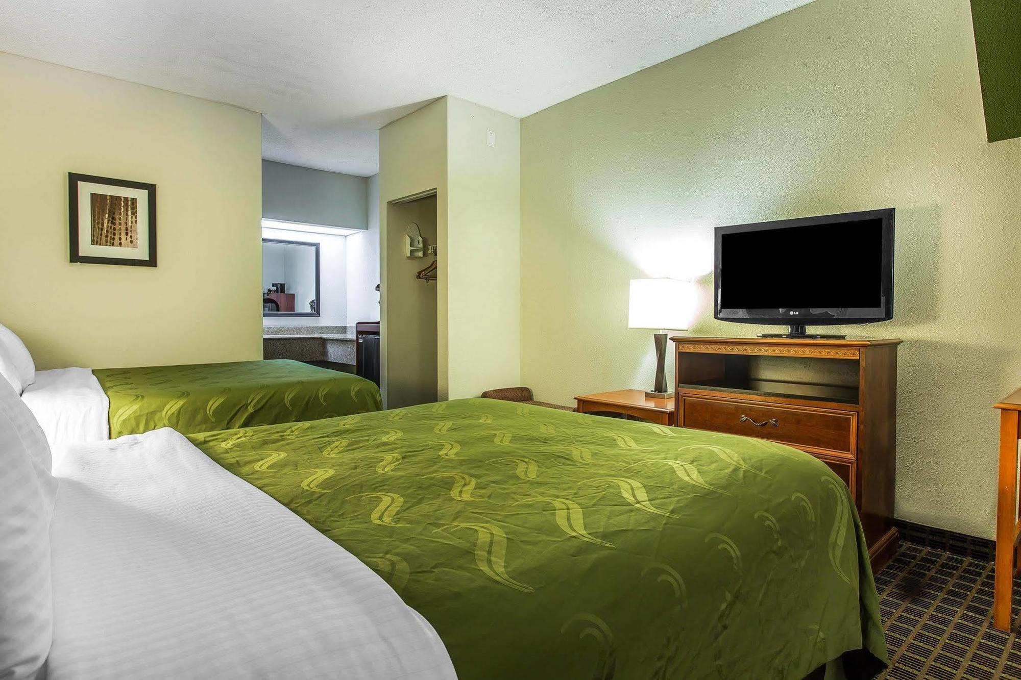 Quality Inn&Suites Bensalem Exterior foto